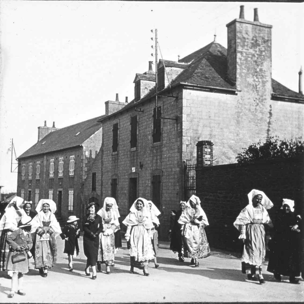 les dames de Brignogan, Pâques 1936